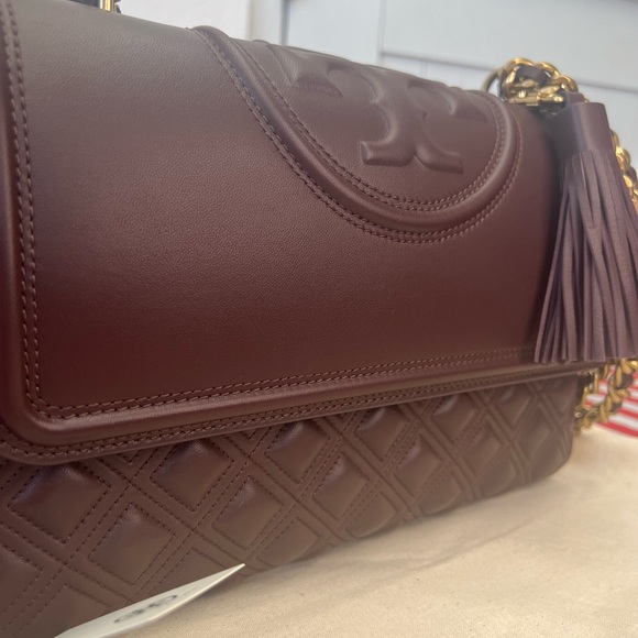 Tory Burch Albarossa Shoulder Bag with Gold Chain Strap and Flap Closure - Picture 3 of 6